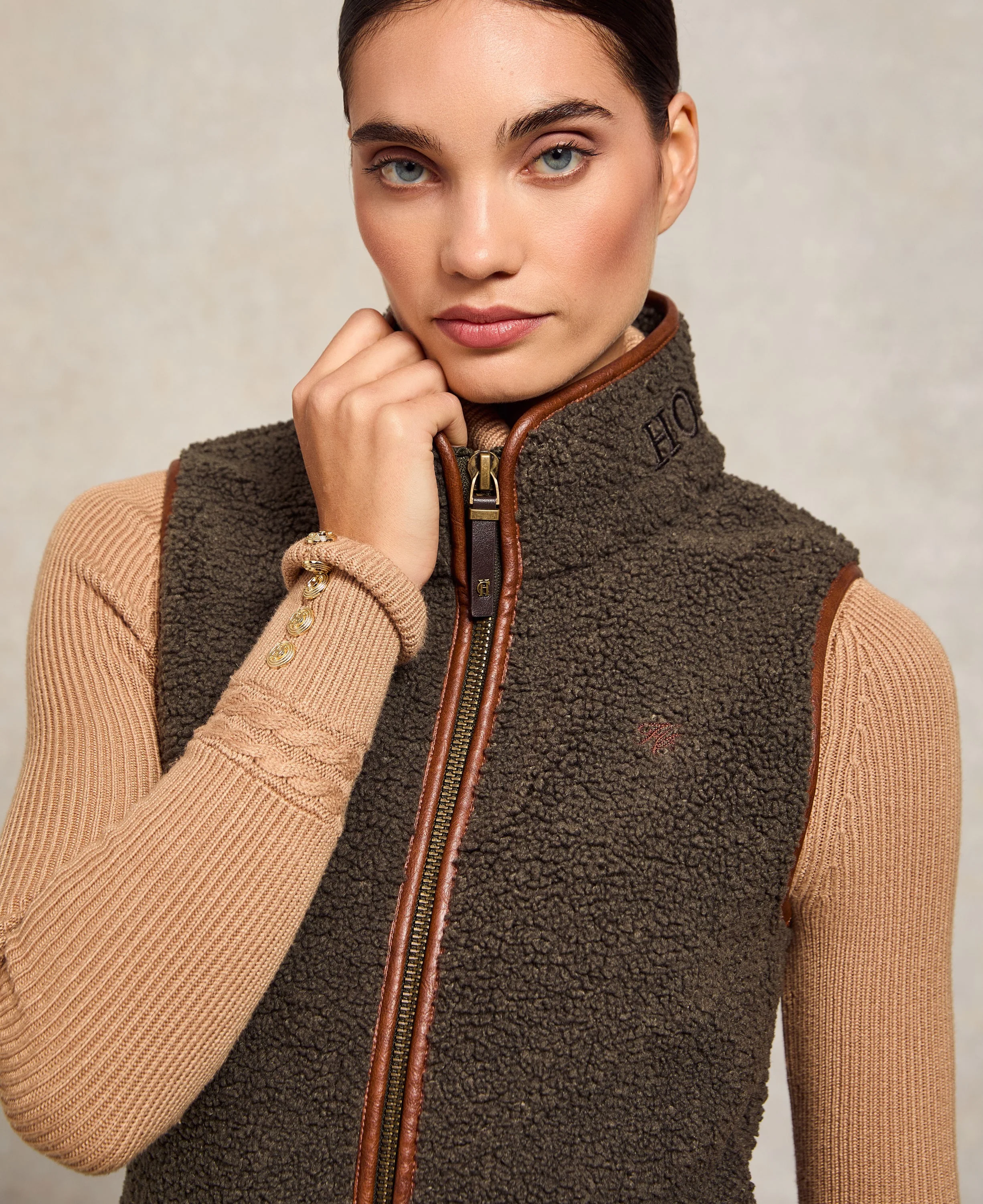 Country Fleece Gilet - Khaki Borg - Image 4
