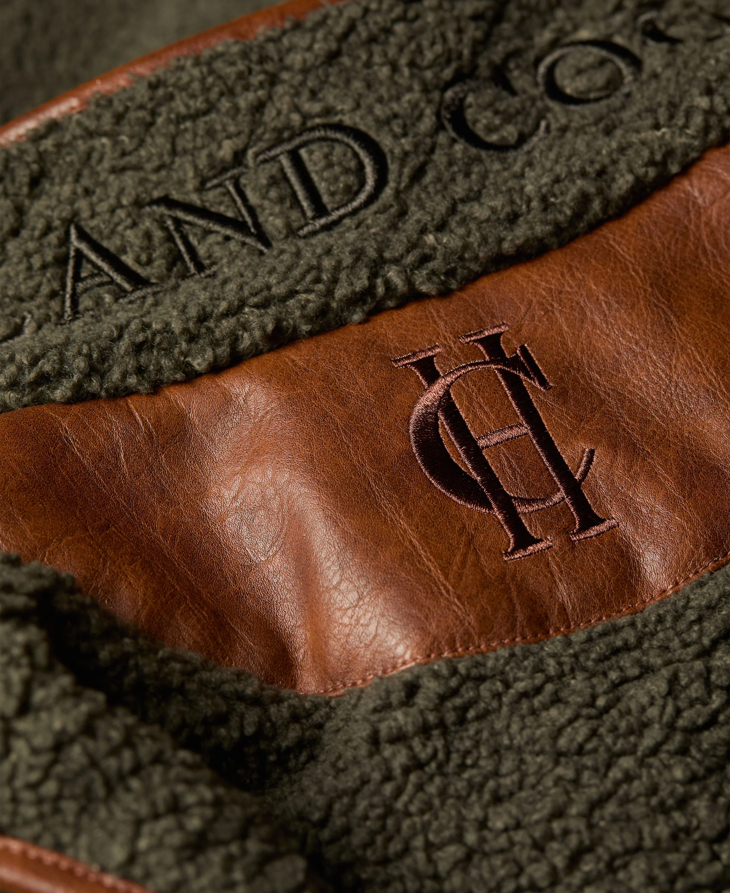Country Fleece Gilet - Khaki Borg - Image 7